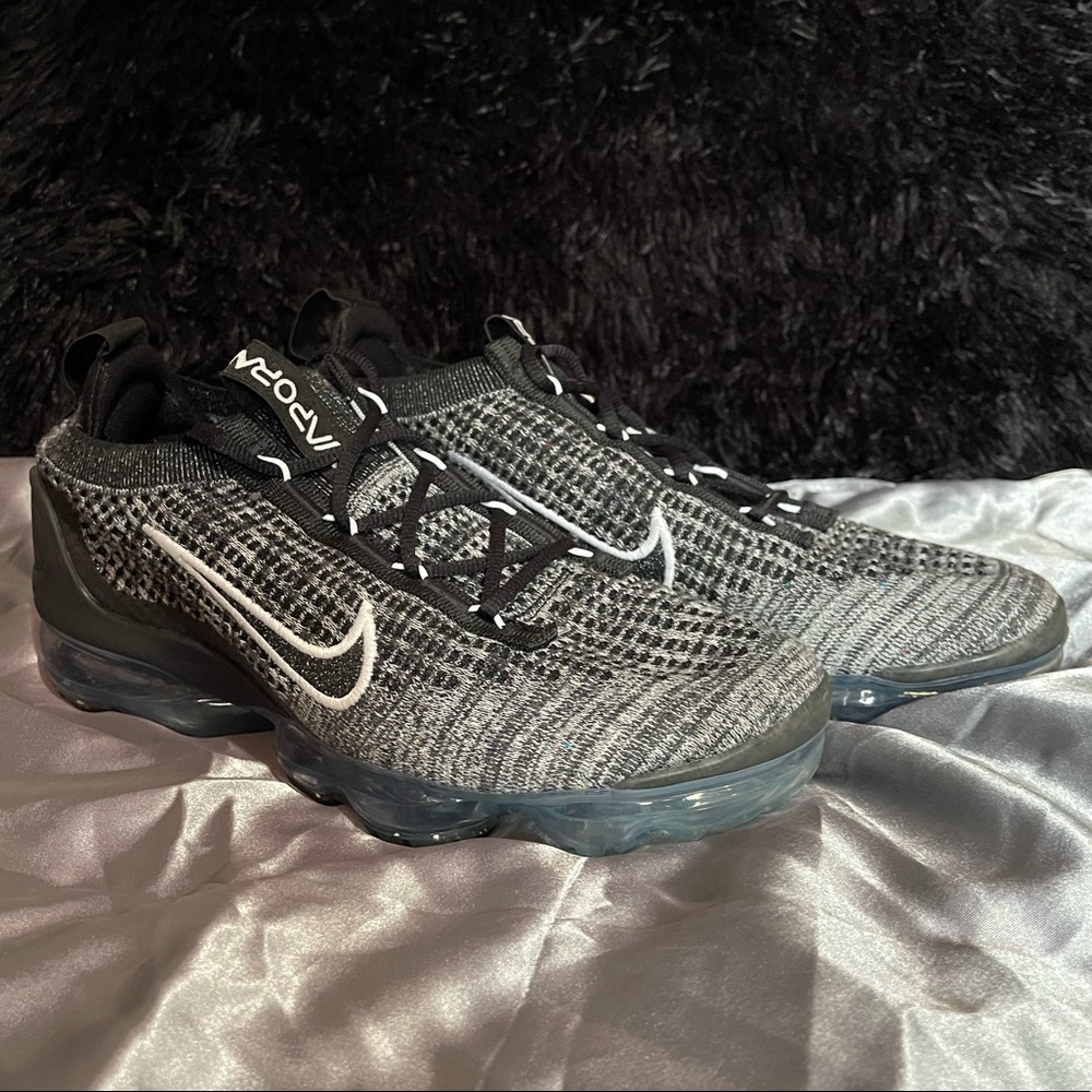 Women’s Air Vapormax Flyknit 3 ‘Oreo’ size 8.5